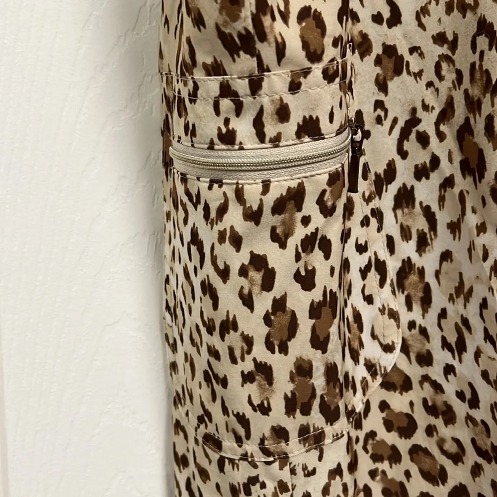 Chico's Zenergy Golf Lightweight Stretch Cropped Cargo Pants - Size 14 / 2.5 - Picture 3 of 7